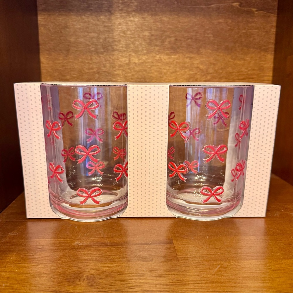 Cupcakes and Cashmere Red Bow Glass Tumblers
